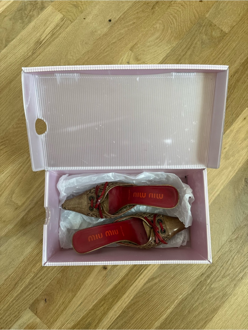 Vintage Miu Miu Brown Leather Pointed Kitten Heels with Red Insole and Lace - Picture 5 of 5
